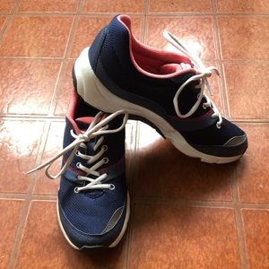 Vionic Kona women’s orthodic athletic shoes